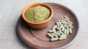 kratom image of the powder and capsule forms of kratom